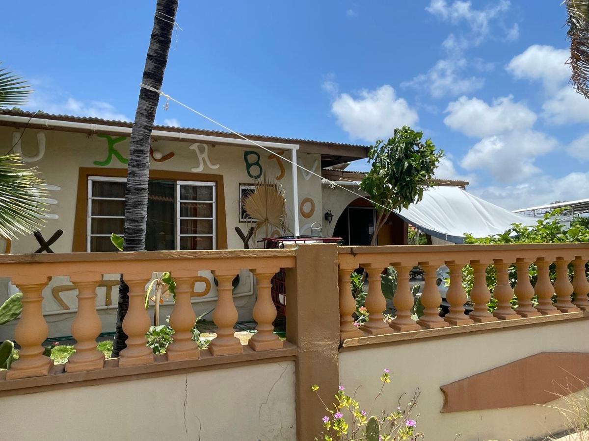 Aruba Backpackers Apartment Ораниестад Екстериор снимка